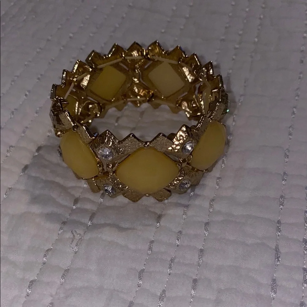 Elegant Gold and Cream Women's bracelet - Picture 2 of 4